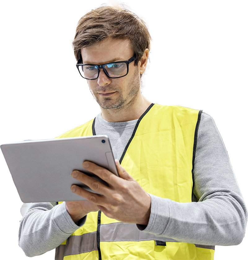 Pracownik BHP z tabletem